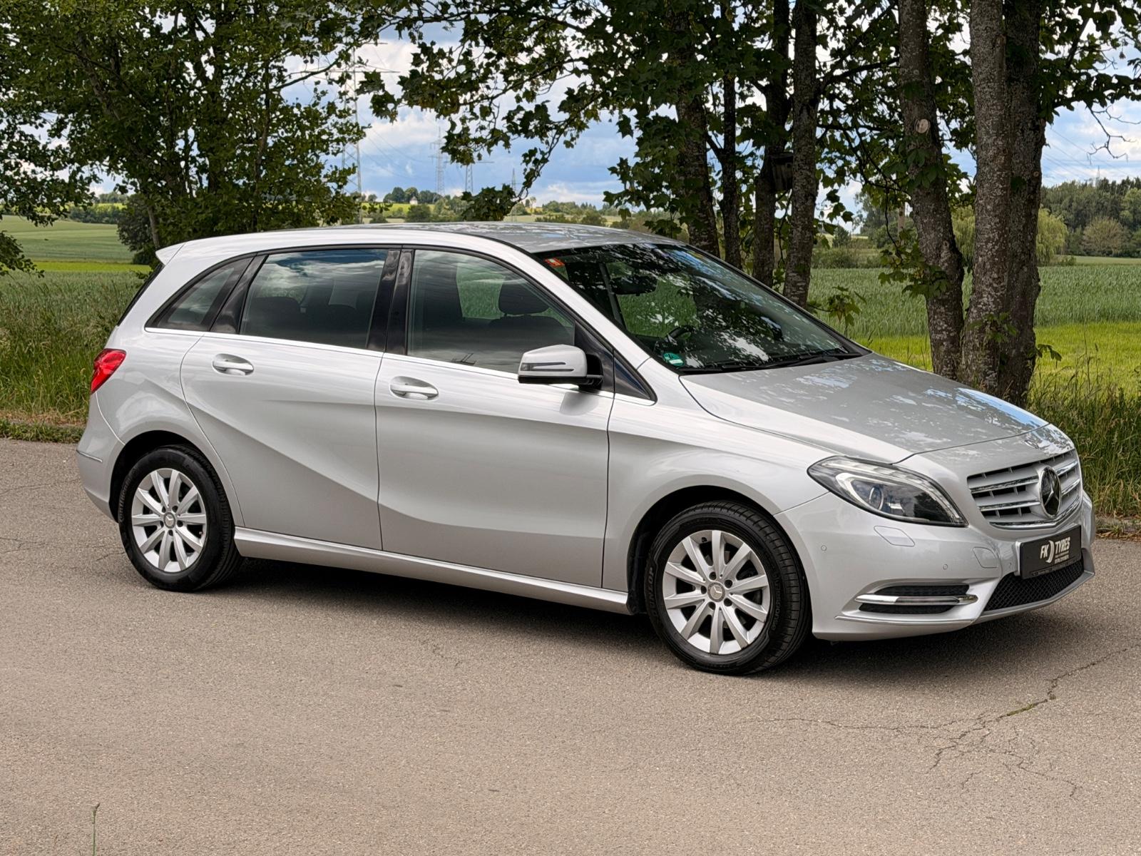 Mercedes-Benz B 180 *Automatik* AHK / Klima / SHZ / Service /