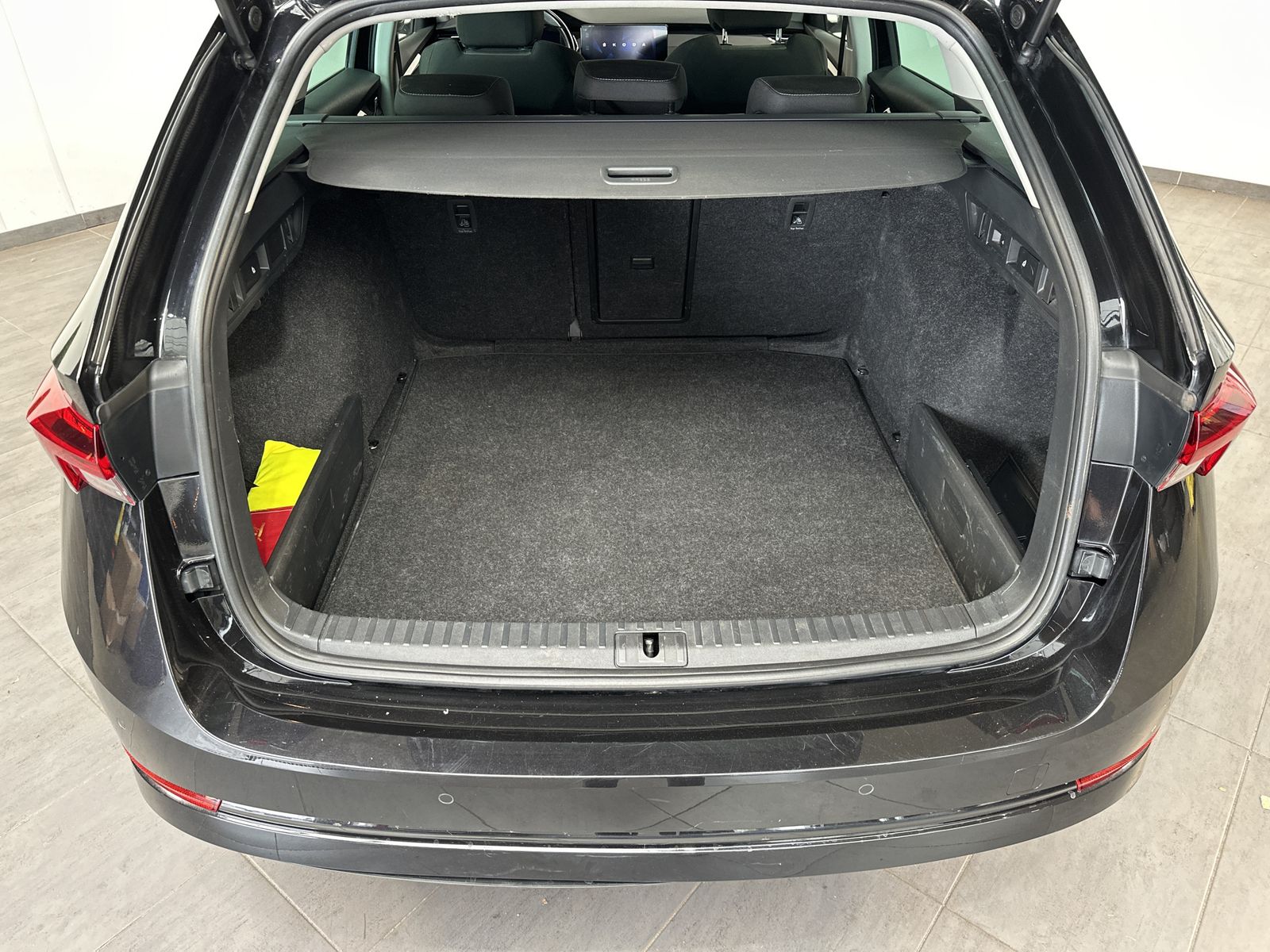 Fahrzeugabbildung SKODA Octavia Combi 4x4 Ambition NAV+LED+AHK+KESSY+ACC