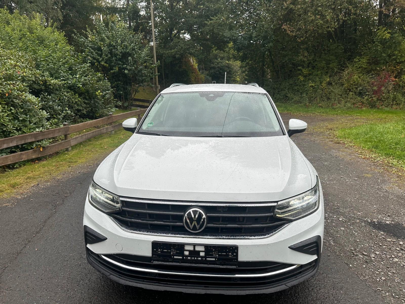 Volkswagen Tiguan Life 4Motion DSG LED AHK 1-Hand