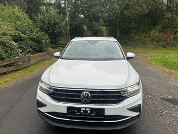 Volkswagen Tiguan - 9