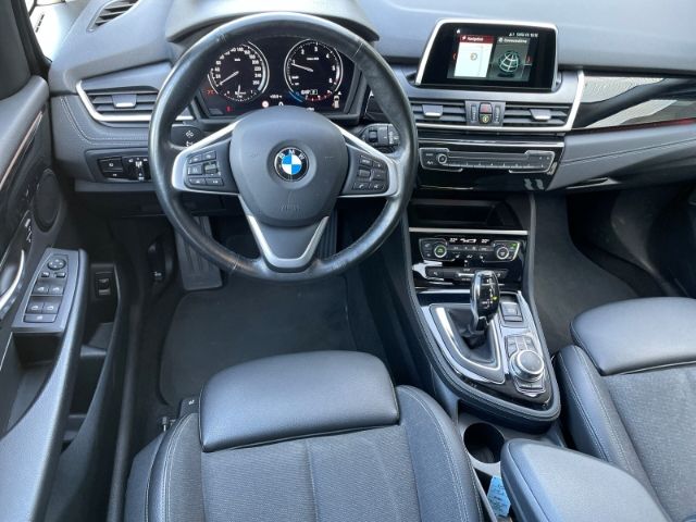 Fahrzeugabbildung BMW 218 Active Tourer xDrive Sport Line Autom., Navi