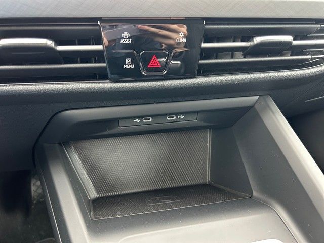 Fahrzeugabbildung Volkswagen Golf VIII Variant 1.5TSI Life LED+ACC+NAVI+PARKL