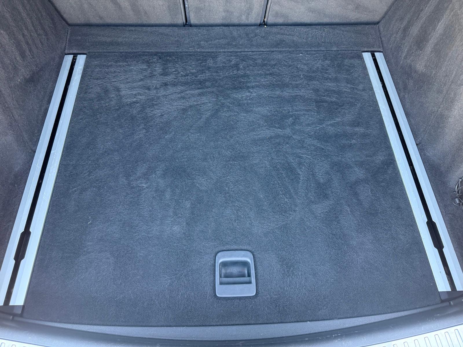 Porsche Macan Turbo*ACC*CAM*AHK*PANO