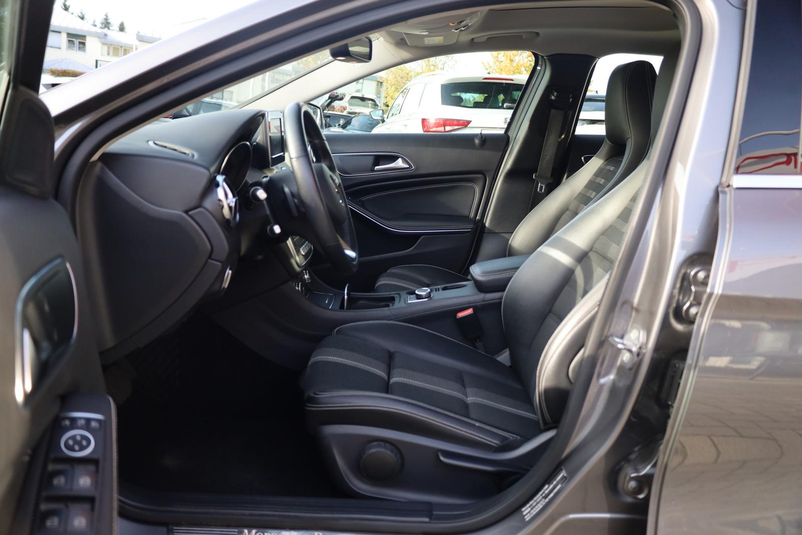 Mercedes-Benz GLA 200 Urban Aut. AHK LED 360° Navi Panorama