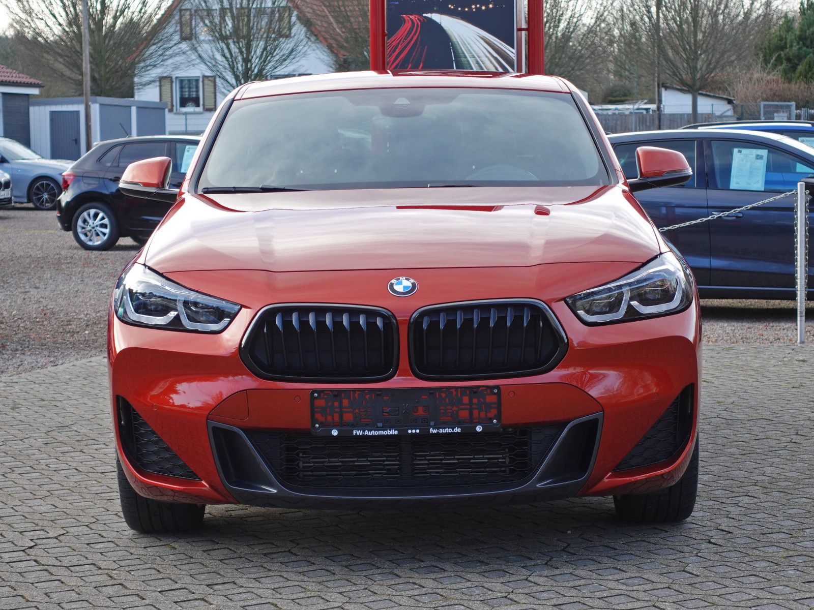 Fahrzeugabbildung BMW X2 xDrive20i Aut. M Sport Shadow HiFi AHK Cam