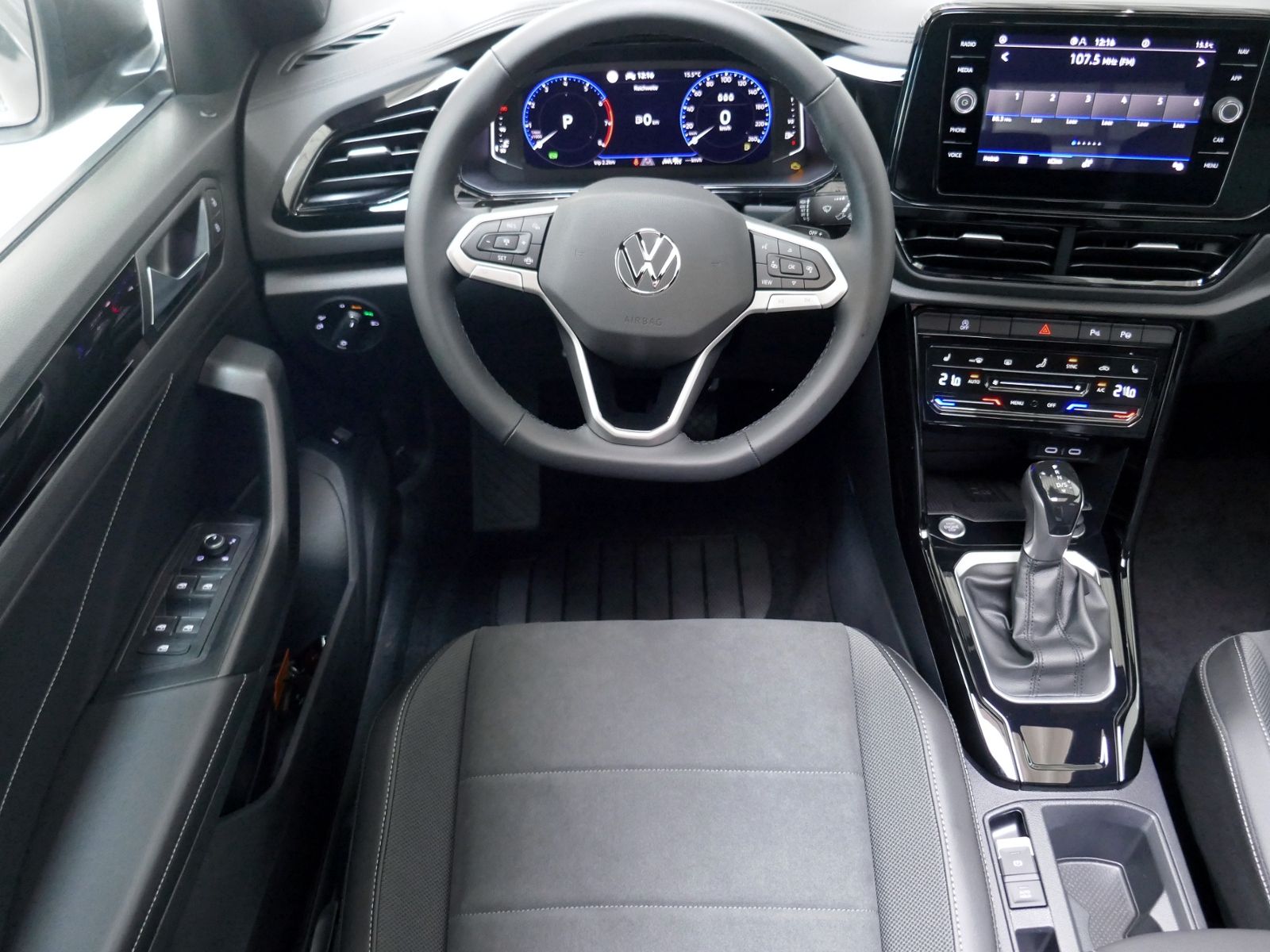 Fahrzeugabbildung Volkswagen T-Roc Style 1.5 TSI DSG | LED RFK ACC
