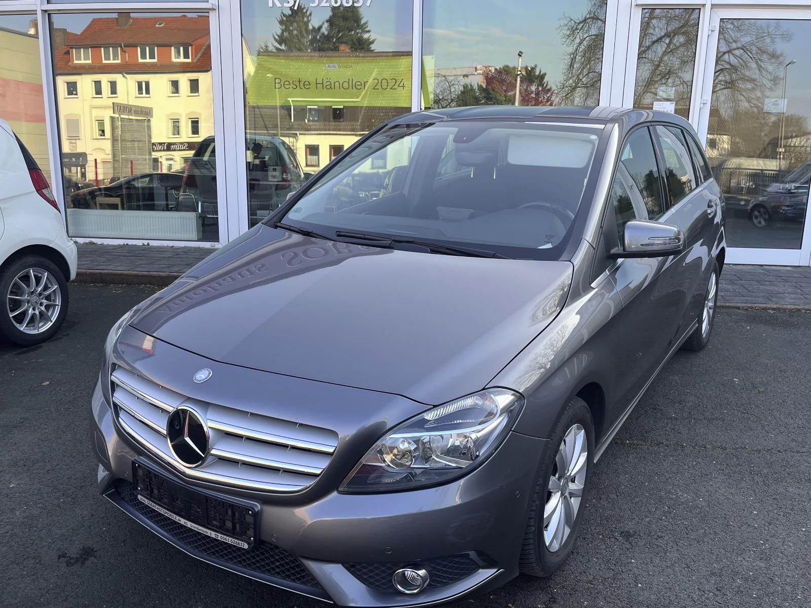 Mercedes-Benz B 180 (BlueEFFICIENCY), Einparkhilfe, Navi, Sitz