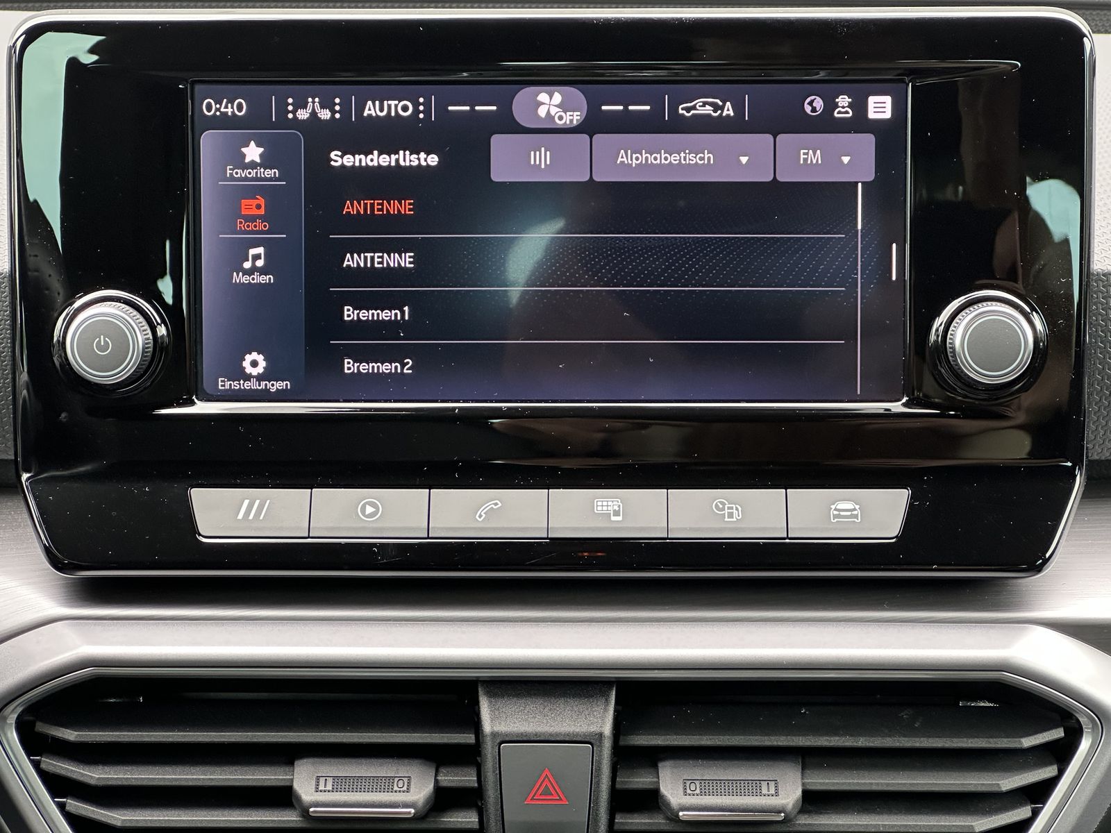 Fahrzeugabbildung SEAT Leon 2.0 TDI FR LED+ACC+SHZ+VCOCKPIT+CARPLAY+PP