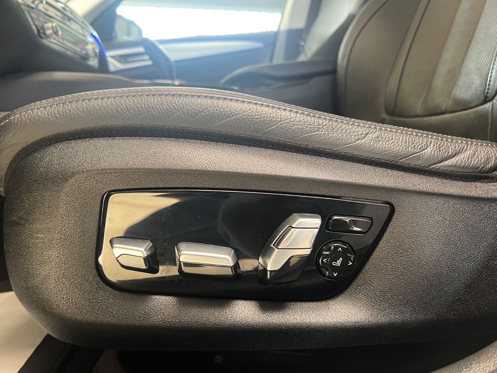 Fahrzeugabbildung BMW 520 d Lim. Mild Hybrid *SITZBELÜFTUNG*MEMORY*