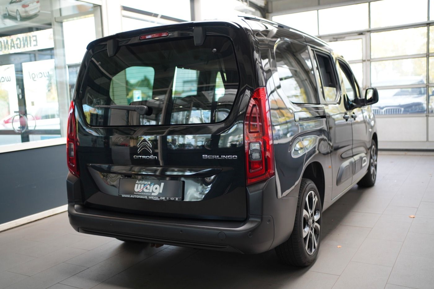 Fahrzeugabbildung Citroën Berlingo XL BlueHDi 130 Shine Standheizung AHK