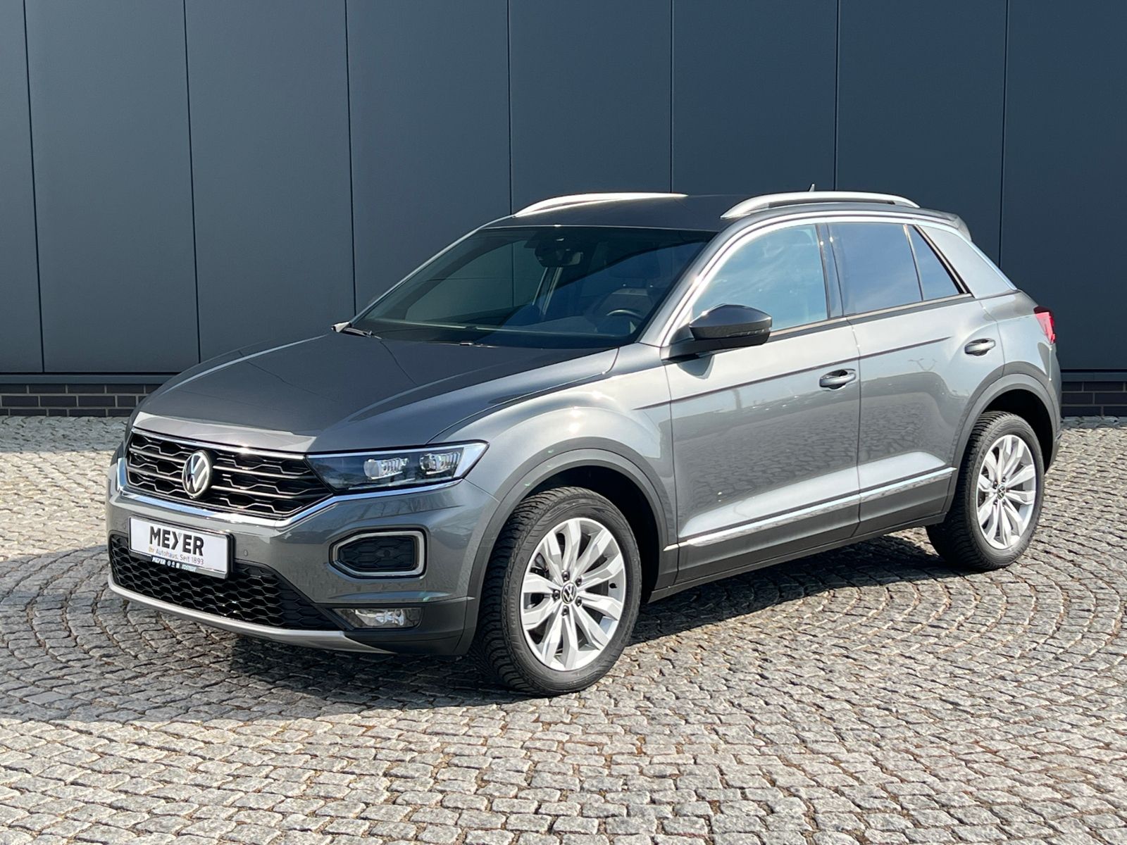 Fahrzeugabbildung Volkswagen T-Roc Sport 1.5 TSI DSG