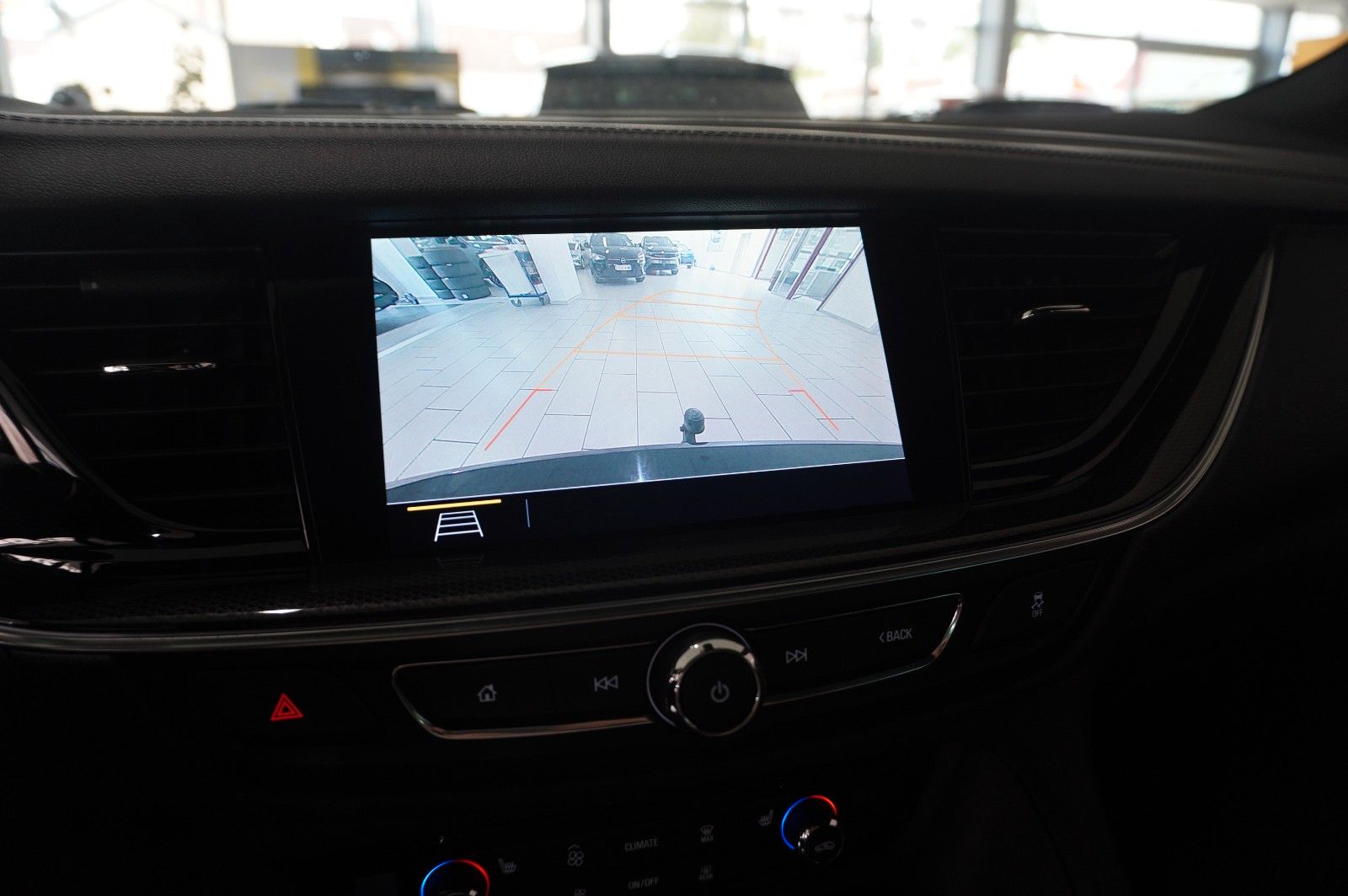 Fahrzeugabbildung Opel Insignia B ST 2.0D ELEGANCE 4X4 NAVI/HUD/BOSE/AH