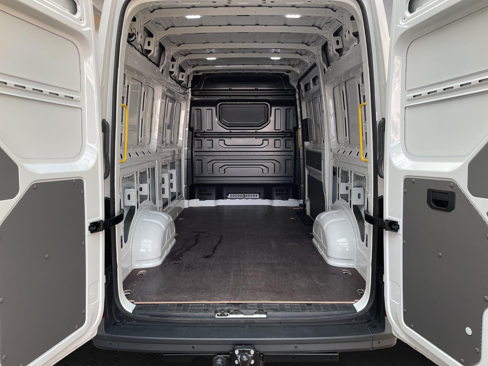 Volkswagen Crafter Kasten 35 2.0 TDI MR HD AHK Klima SH APS