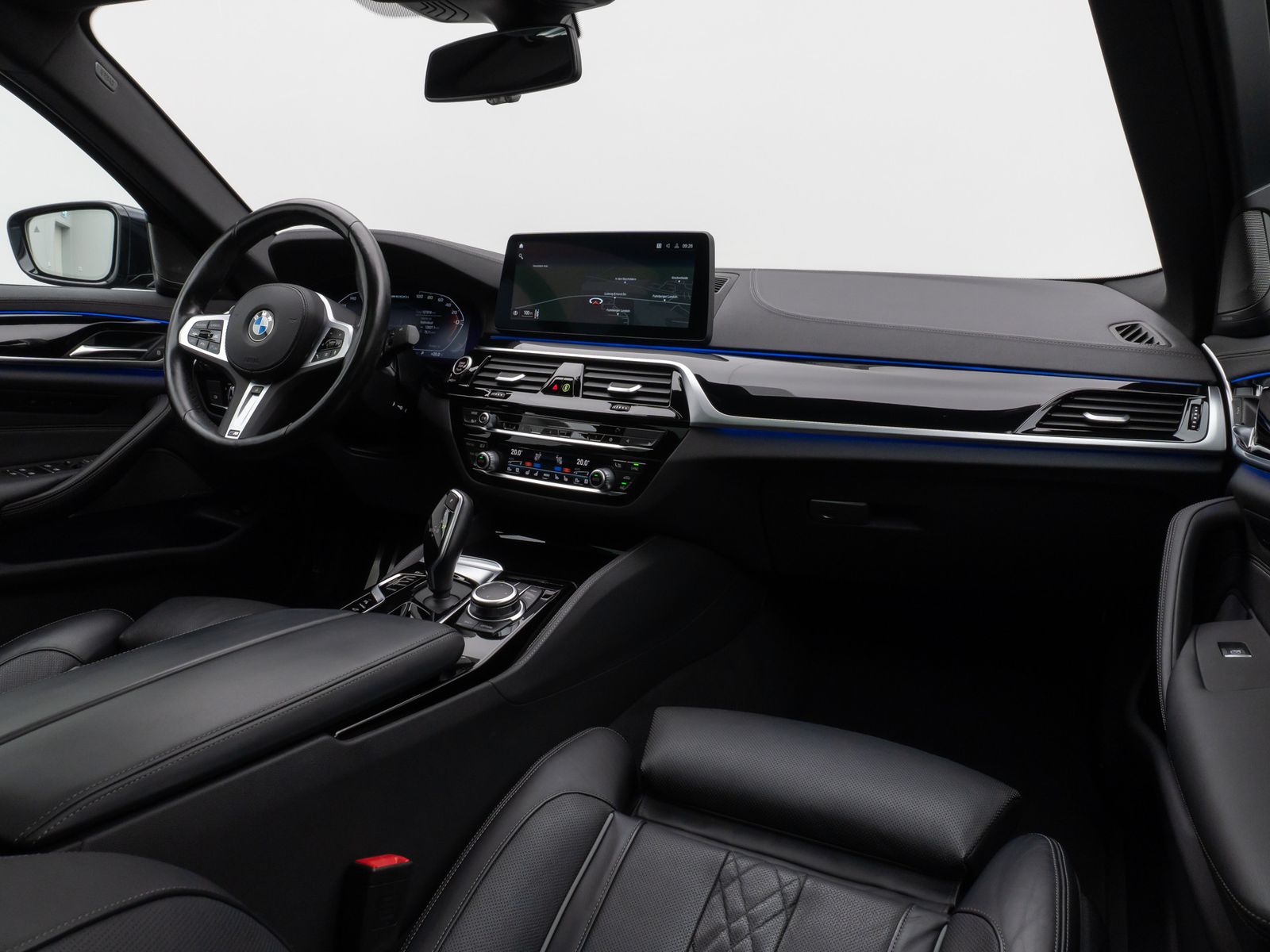 Fahrzeugabbildung BMW M550i xD Glasdach Laser 360°HUD DAB H/K SoftCl
