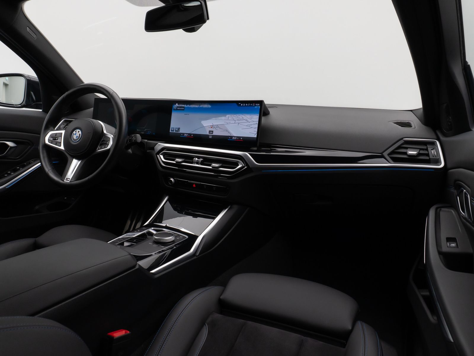 Fahrzeugabbildung BMW 330e xD MSport Kamera HUD DAB H/K Komfort 18Zoll