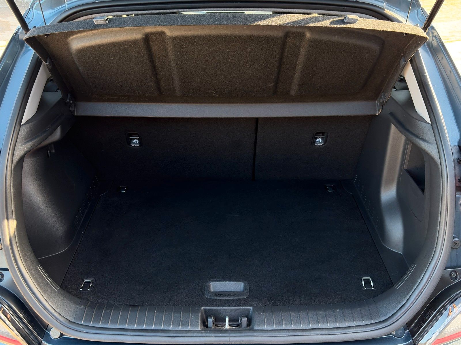 Fahrzeugabbildung Hyundai KONA E Select ACC LHZ SHZ LKAS PDC KAM CarPlay