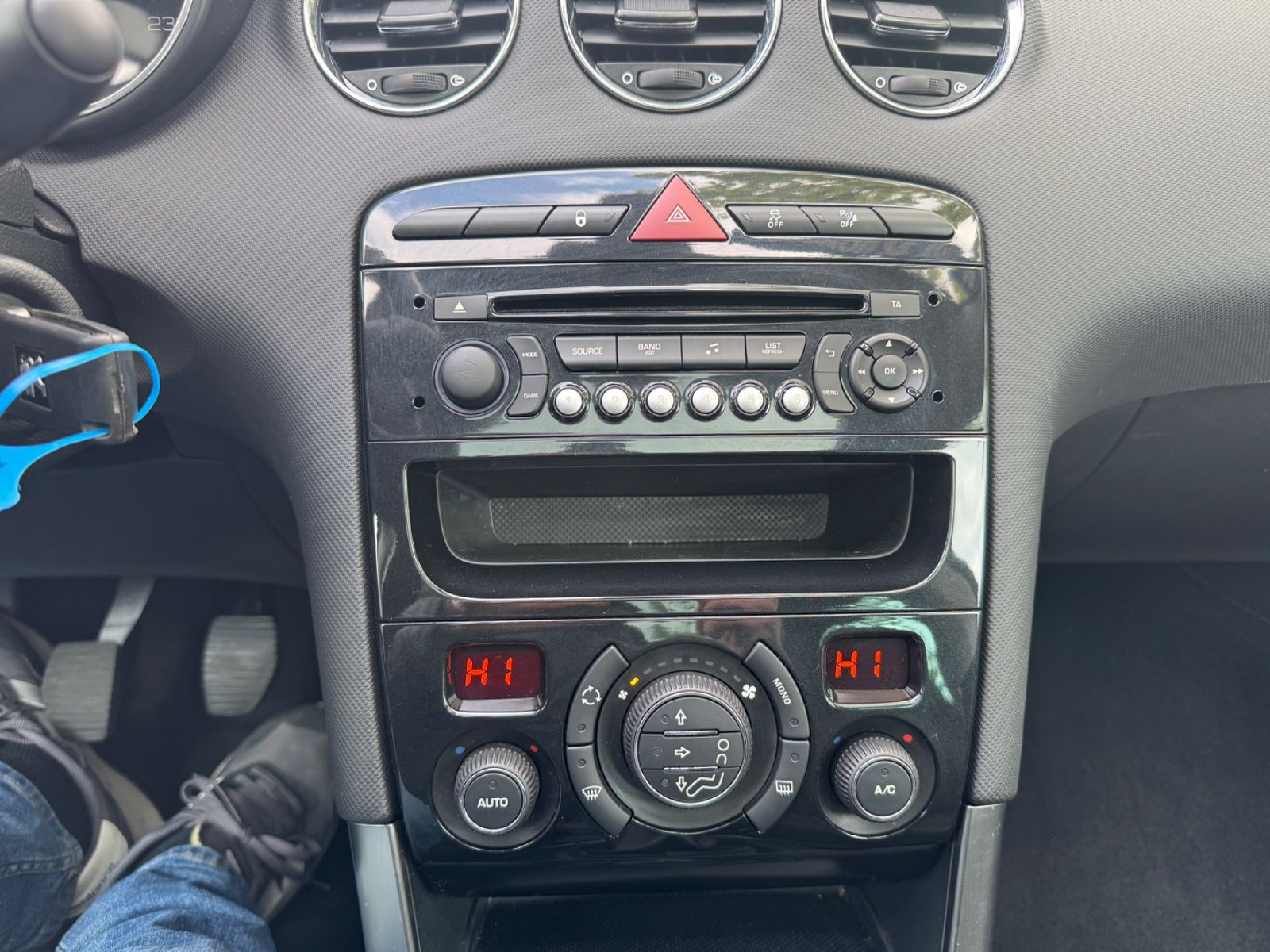 Fahrzeugabbildung Peugeot 308 SW Panorama+Klima+Bluetooth