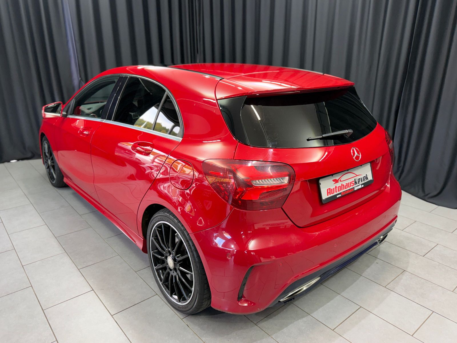 Fahrzeugabbildung Mercedes-Benz A 250 4Matic AMG-LINE|PANORAMA|7G AUTOMATIK|