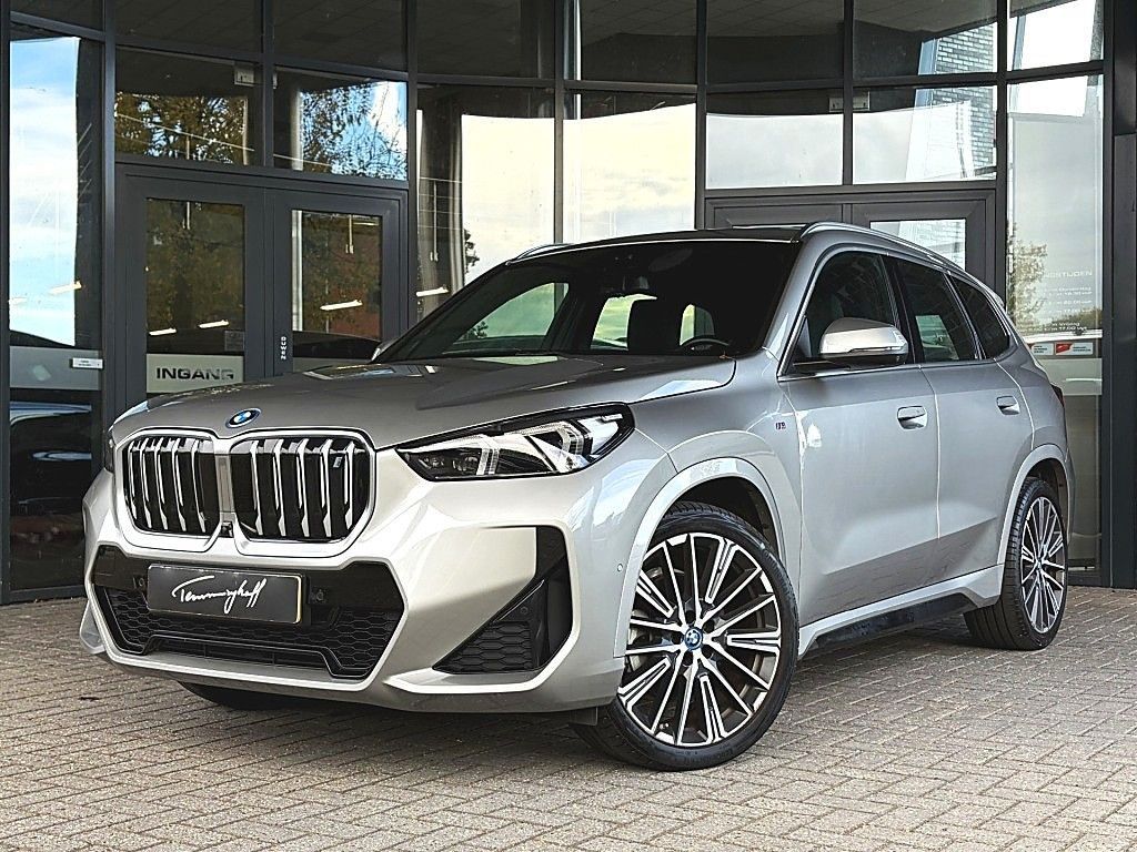 BMW iX1 XDRIVE30 LAUNCH ED. M-SPORT - PANO - LEDER -
