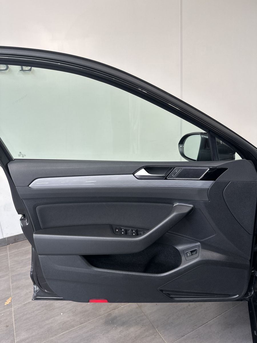 Fahrzeugabbildung Volkswagen Passat Variant 2.0 TSI DSG Business NAV+LED+ACC