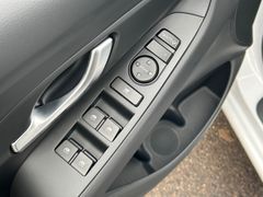 Fahrzeugabbildung Hyundai i30 1.0 T-GDI Connect & Go *Navi*Kamera*PDC*LED*