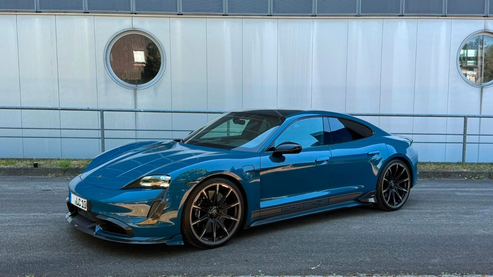 Porsche Taycan Turbo S / BRABUS / Carbon foto 14