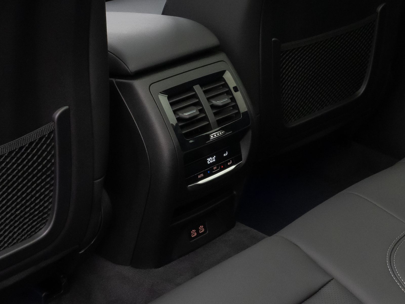 Fahrzeugabbildung BMW X3 xD20d Panor Kamera DAB HiFi Komfort Sport 19"