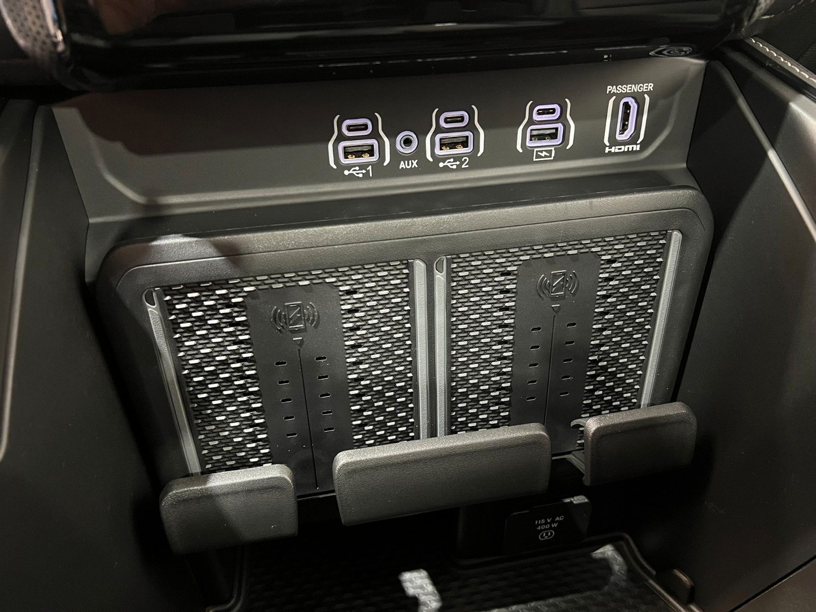 Fahrzeugabbildung Dodge RAM 1500 Limited Night  5,7L V8 HEMI / MFT