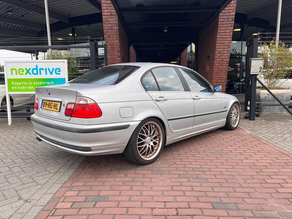 BMW 320 3-serie 320i Executive