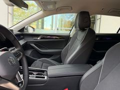 VW Passat Variant Elegance/ IQ DRIVE/ Apple CarPlay