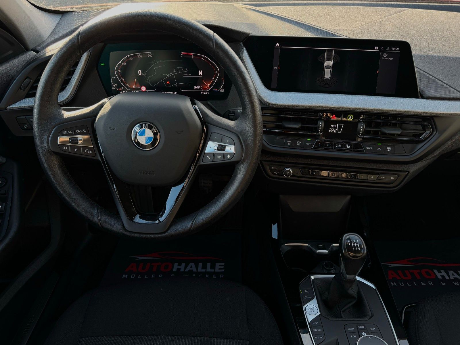 Fahrzeugabbildung BMW 118i F40 Advantage LCProf Navi Temp PDC LED DAB