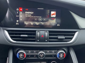 Alfa Romeo Giulia VELOCE 2.0T LED SHZ ACC KAMERA CARPLAY