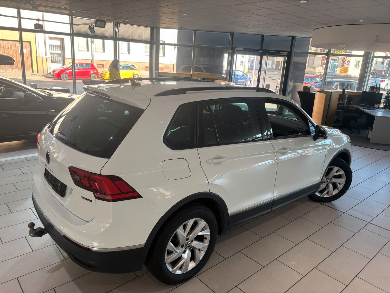 Fahrzeugabbildung Volkswagen Tiguan 2.0 TDI Life 4Motion AHK/NAVI/KAMERA/SHZ