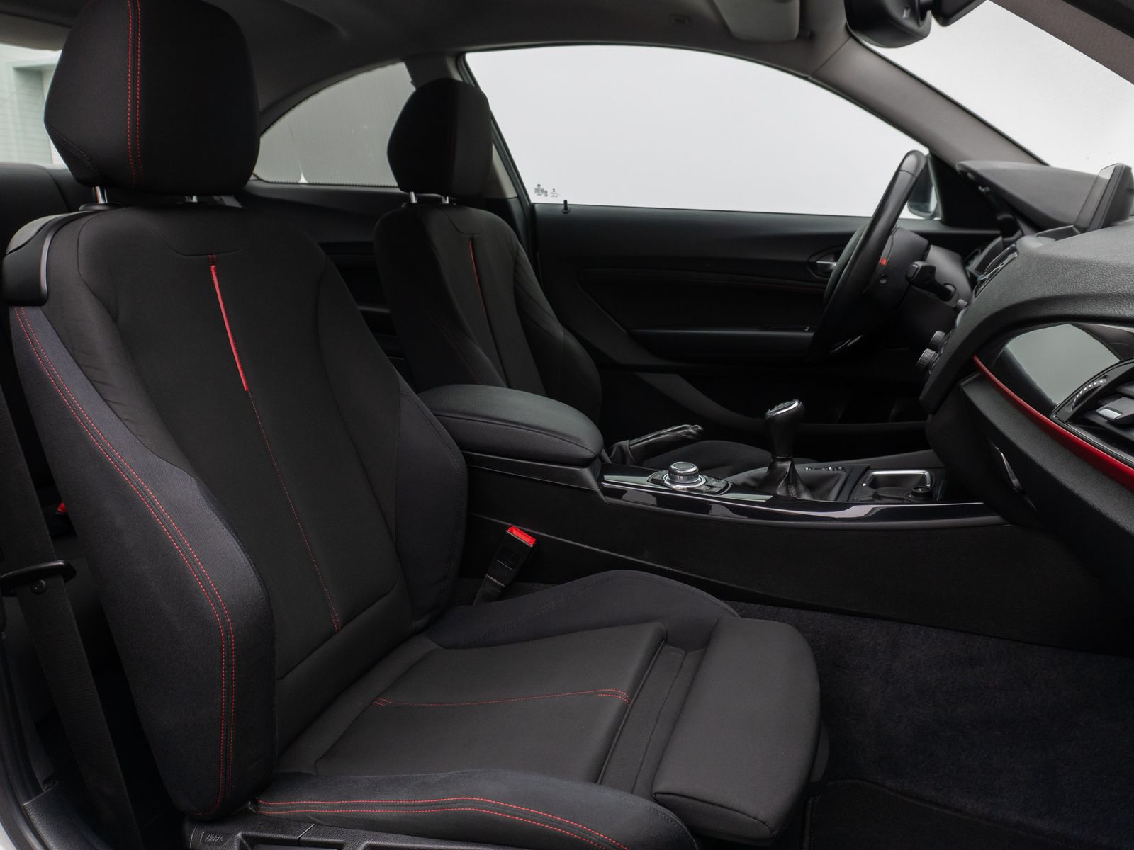 Fahrzeugabbildung BMW 220d Coupé Sport Line PDChinten HiFi Navi Xenon