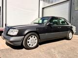 Mercedes-Benz E 220 W 124 Lim. - Mercedes-Benz E 220: W124