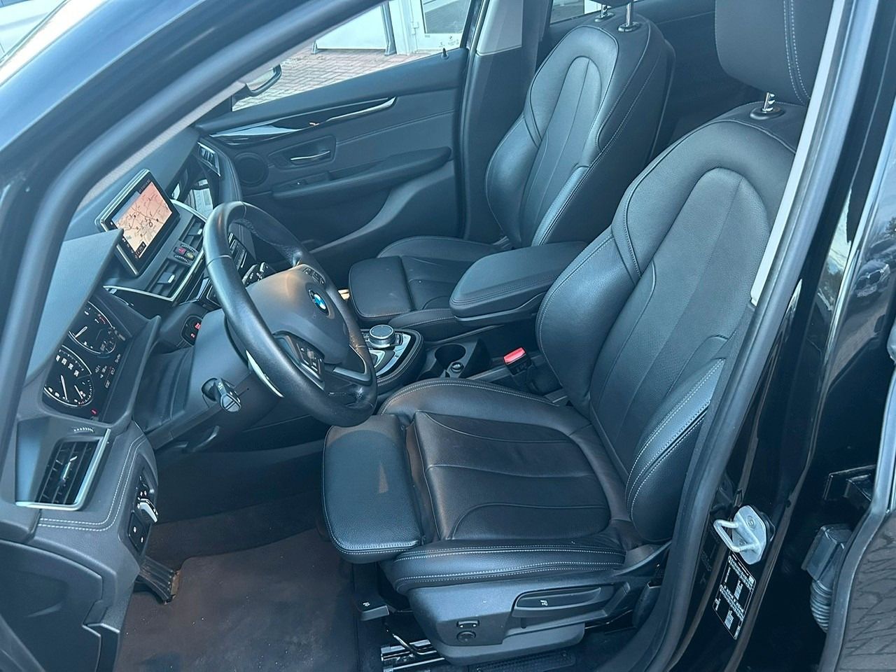 Fahrzeugabbildung BMW 220i Sport Line +Parkassistent+Head Up+AHK