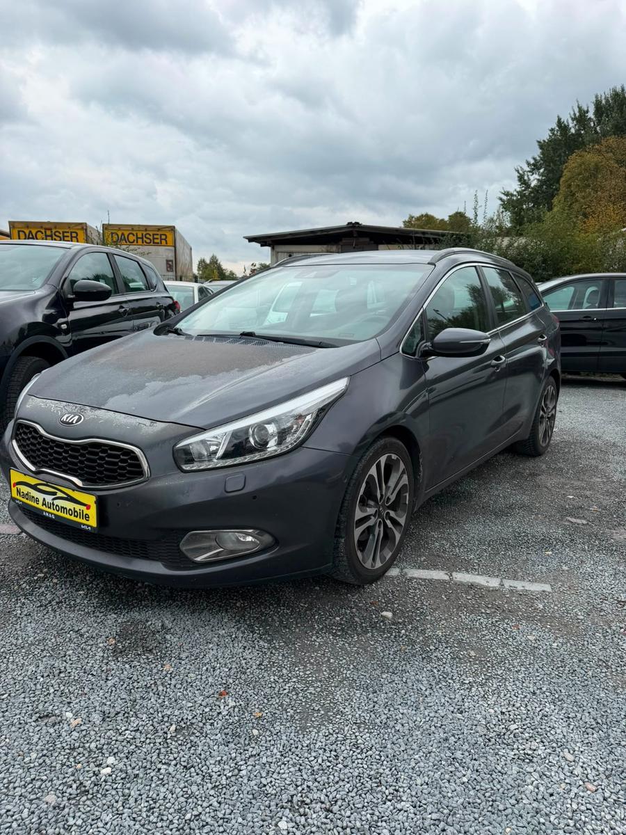 Kia cee'd 2013 — салон
