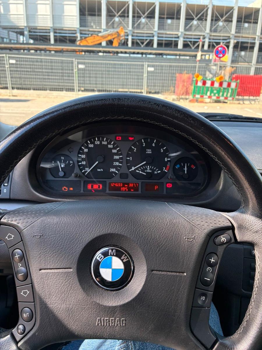 BMW 318 2005 — photo 15