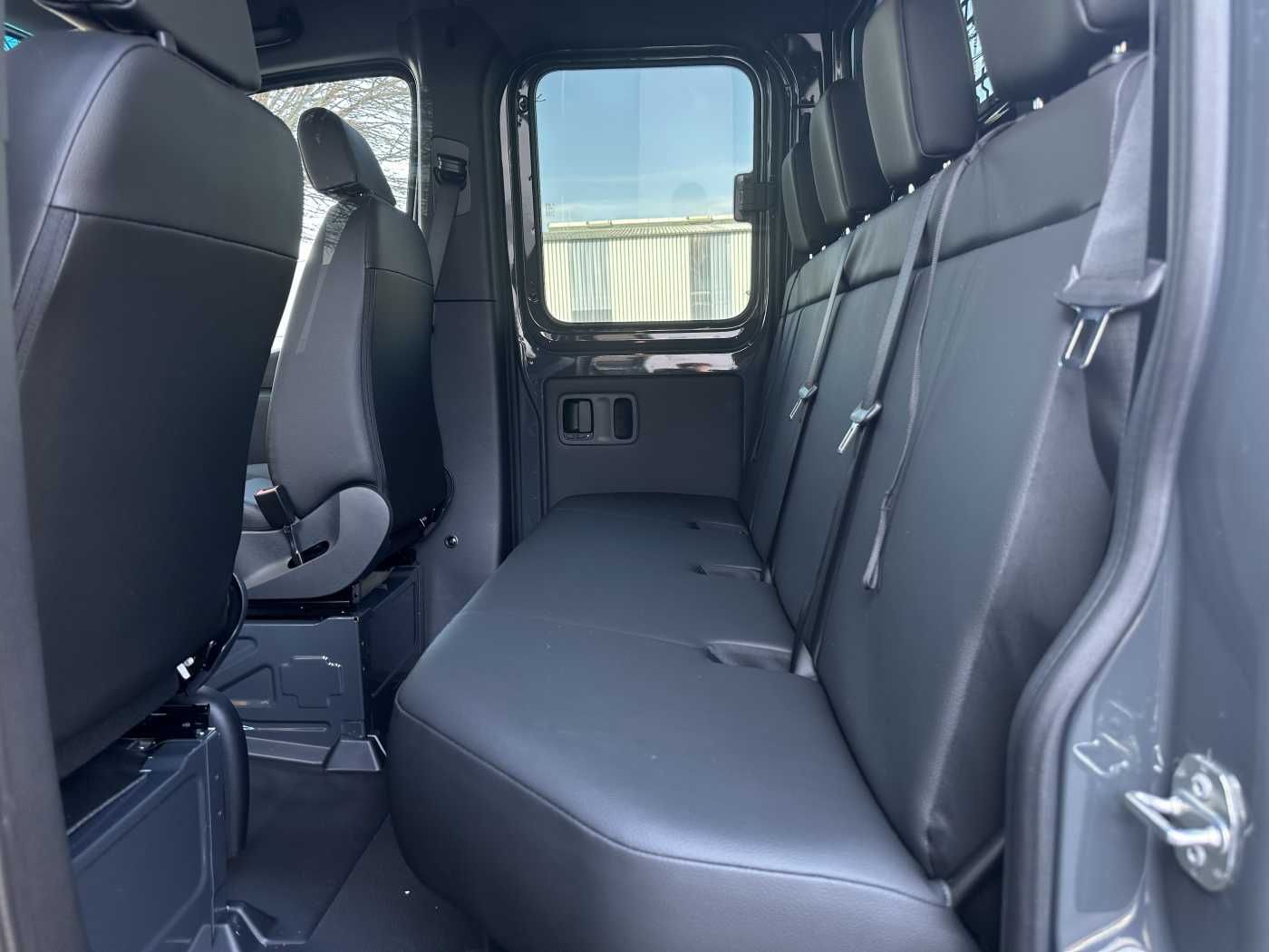 Fahrzeugabbildung Mercedes-Benz Sprinter 319 CDI DoKa 3665 4x4 Klima AHK LED