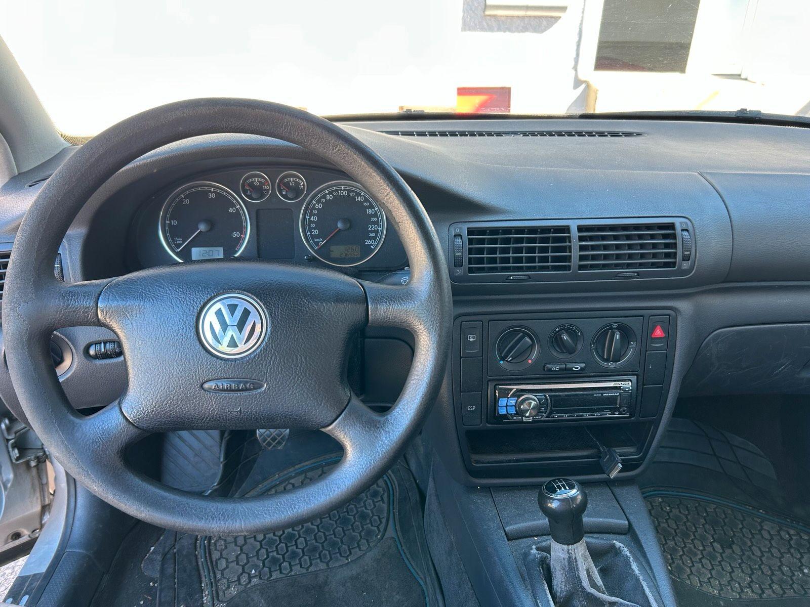 Volkswagen Passat 2004 — photo 7