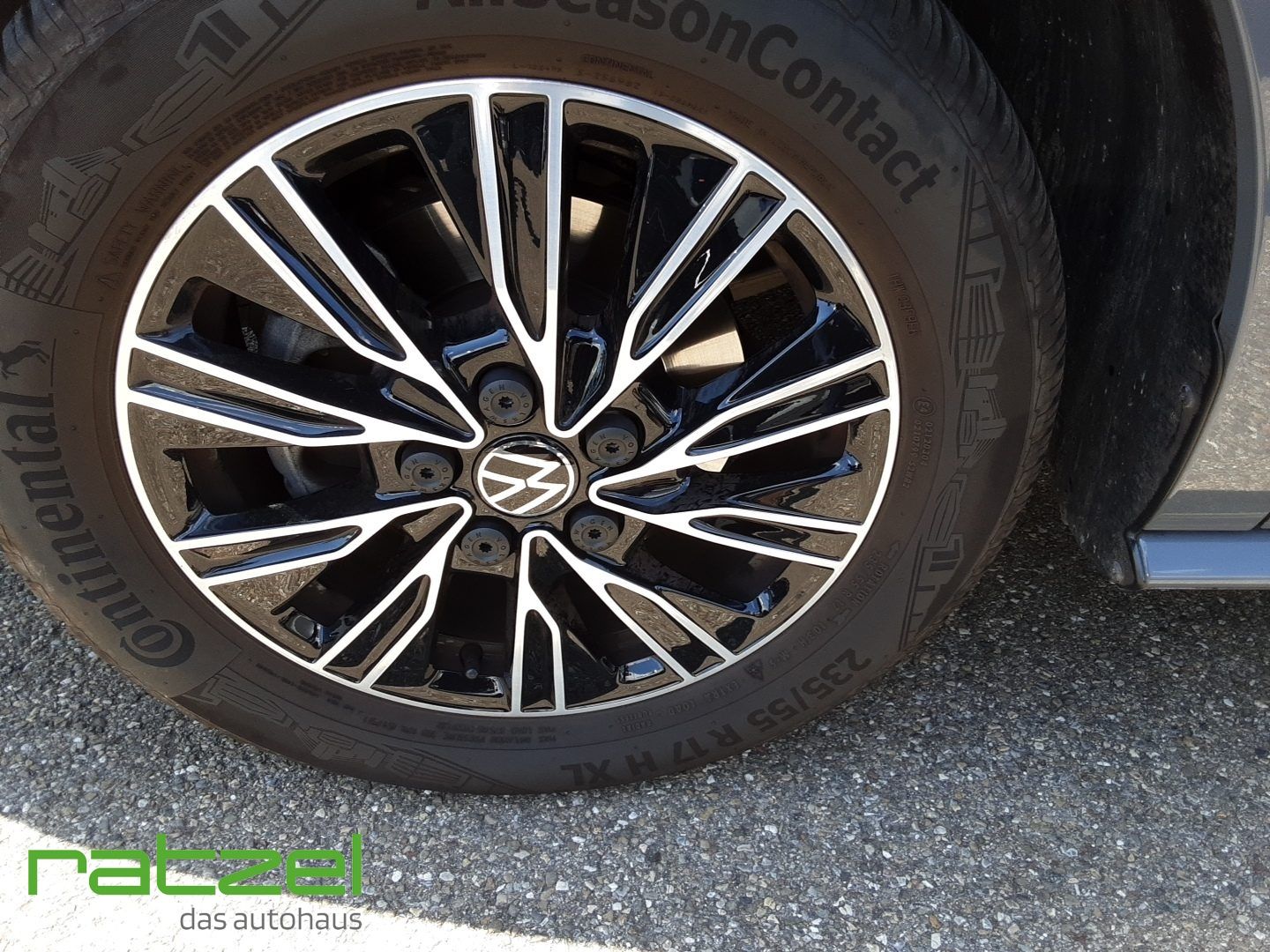 Fahrzeugabbildung Volkswagen T7 Multivan Life 2.0 TDI DSG 7-SITZER Navi Digit