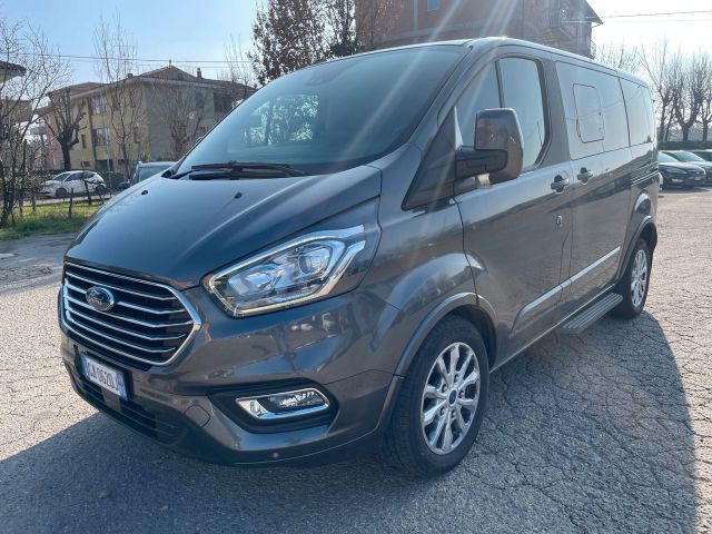 Ford Tourneo Custom Shuttle Bus 320 2.0 TDCi 130