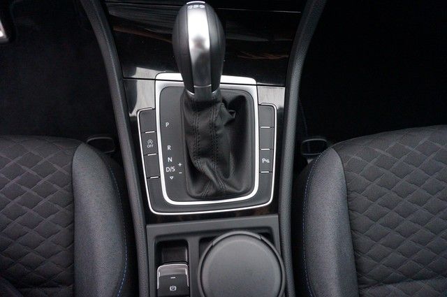 Fahrzeugabbildung Volkswagen Golf VII Variant TDI Join DSG Navi PDC SH LM