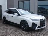 BMW iX Baureihe iX  M50 xDrive Sport - weiße BMW iX