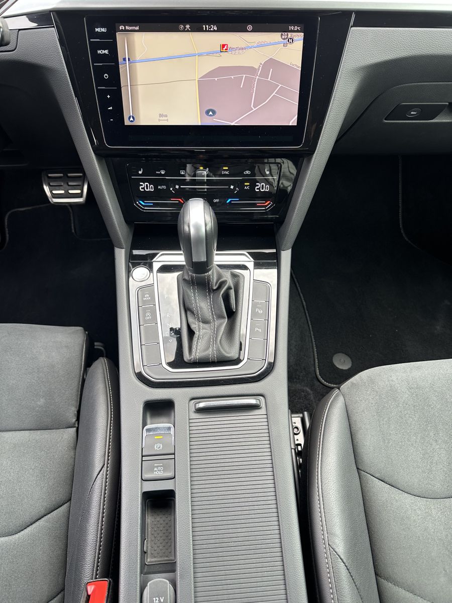 Fahrzeugabbildung Volkswagen Arteon 2.0 TSI DSG R-Line NAV+MATRIX+ACC+VCOCK