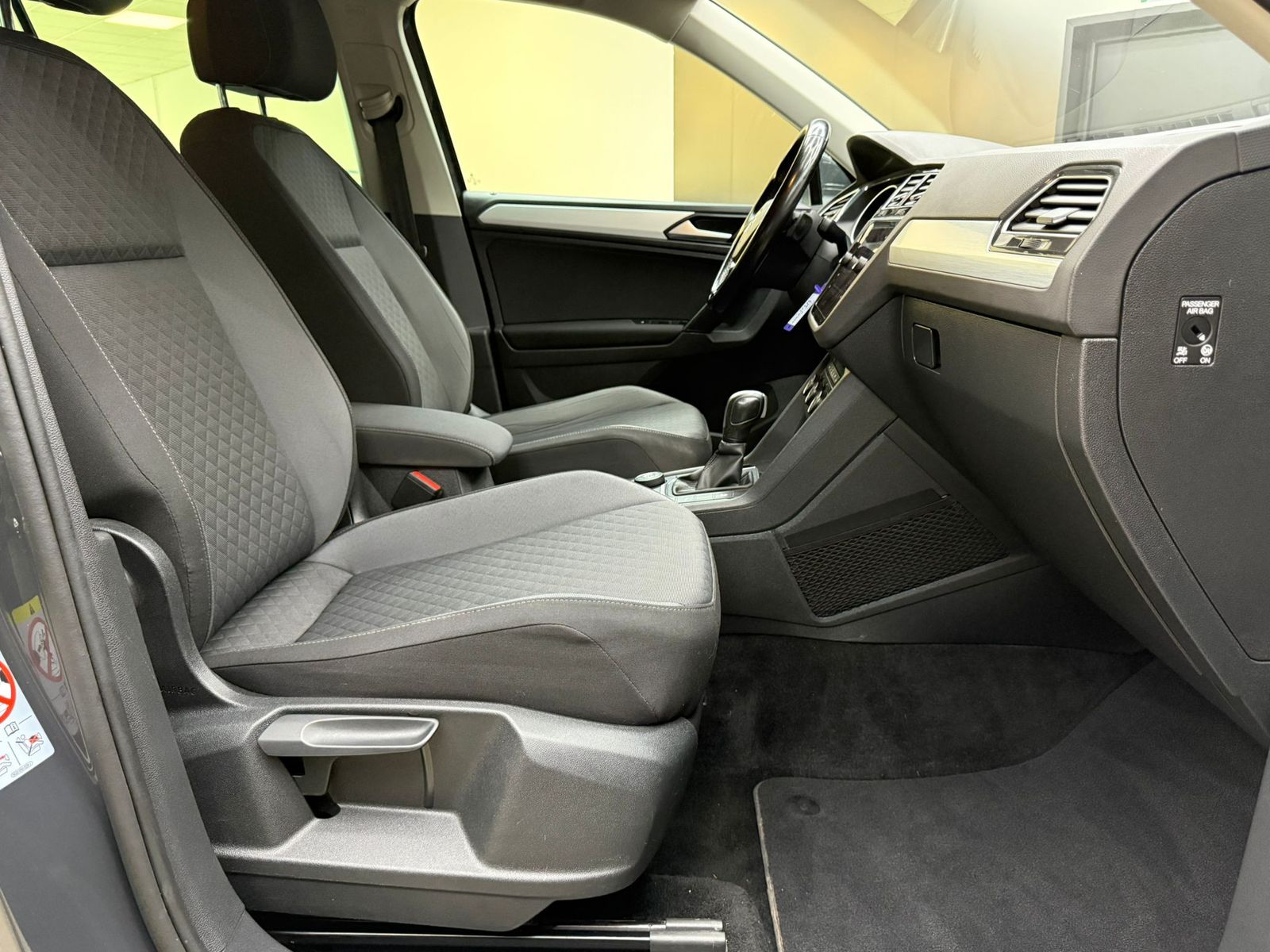 Fahrzeugabbildung Volkswagen Tiguan 2.0d DSG Comf 4Mot >NAVI+SHZ+PDC+LM+AHK+