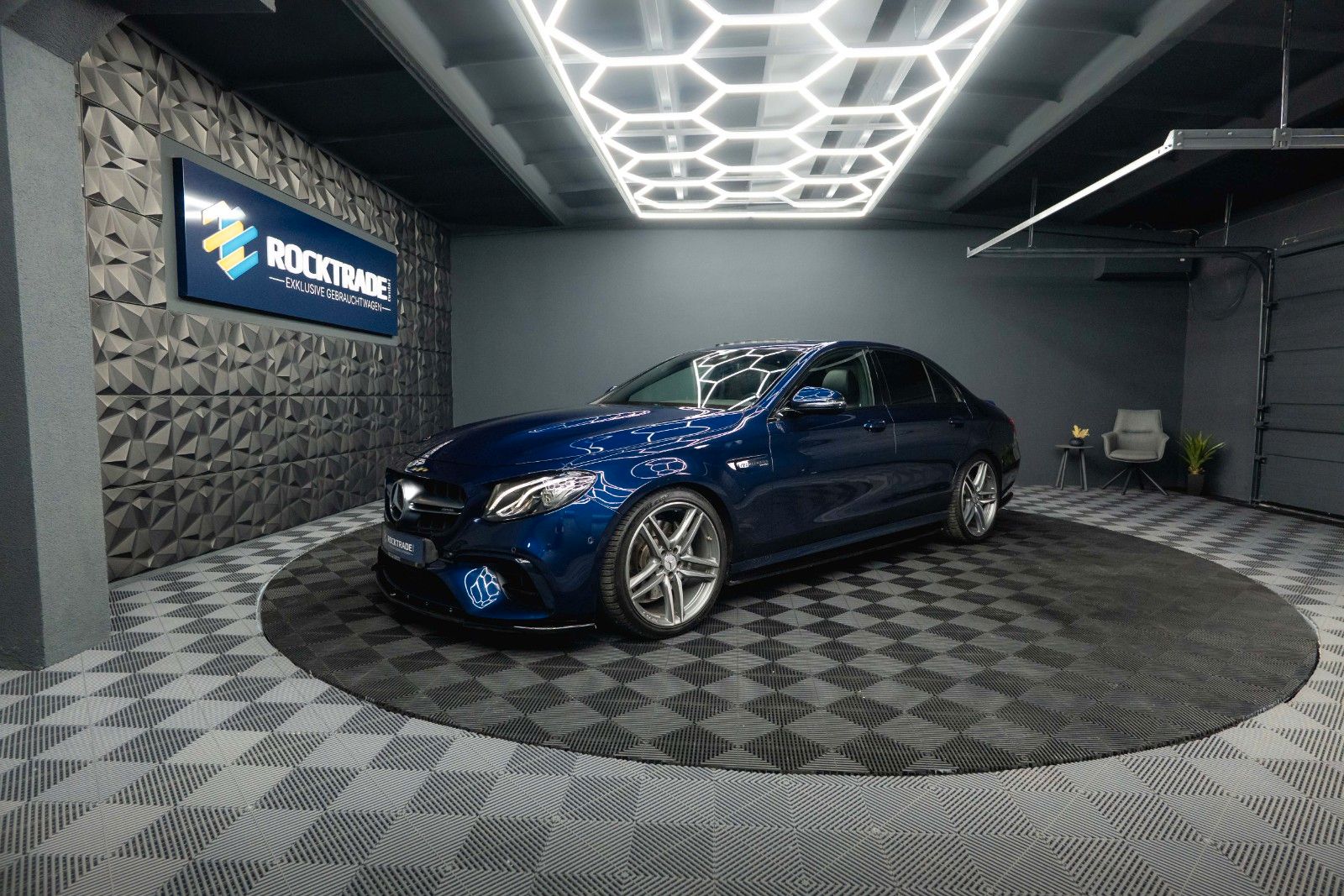 Fahrzeugabbildung Mercedes-Benz E 63 AMG 4Matic+ Night-Paket Drivers Package LED