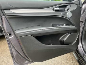Alfa-Romeo Stelvio - 11
