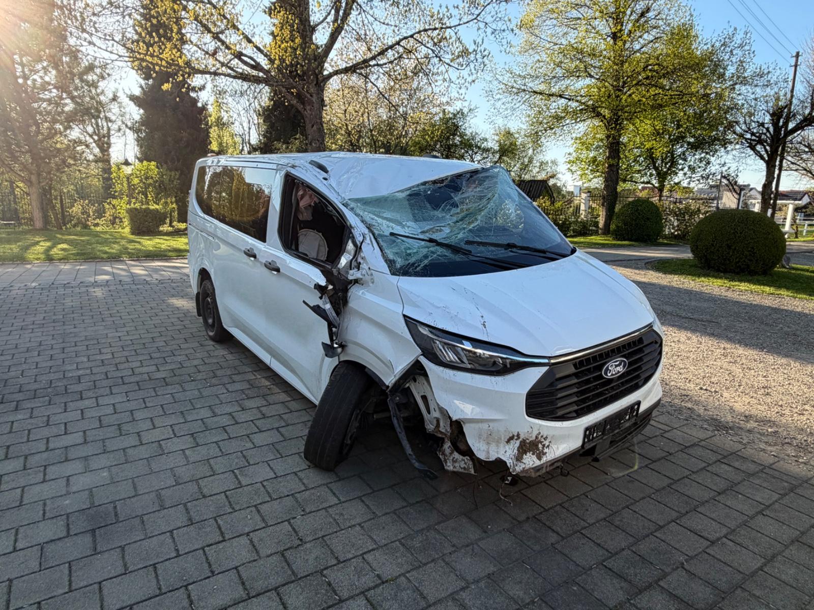 Ford Transit Custom Kombi 320 L1 Unfall 9 Sitze