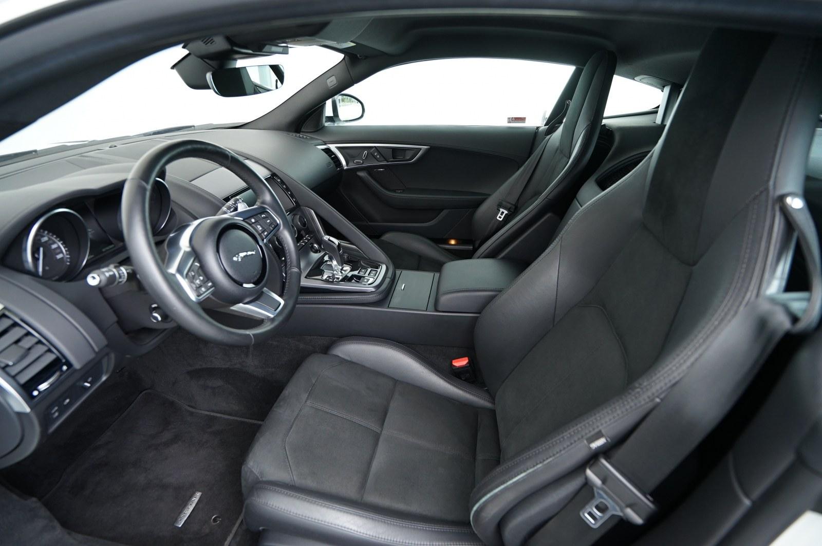 JAGUAR F-TYPE COUPÉ 300CH - XENON - CUIR - CHAUFFAGE STATIONNAIRE - CAMÉRA - BVA - 74.775 KMS
